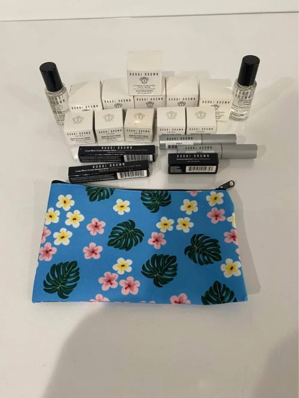 Bobbi Brown - Lot of 18 Travel Size Products + Cosmetic Bag